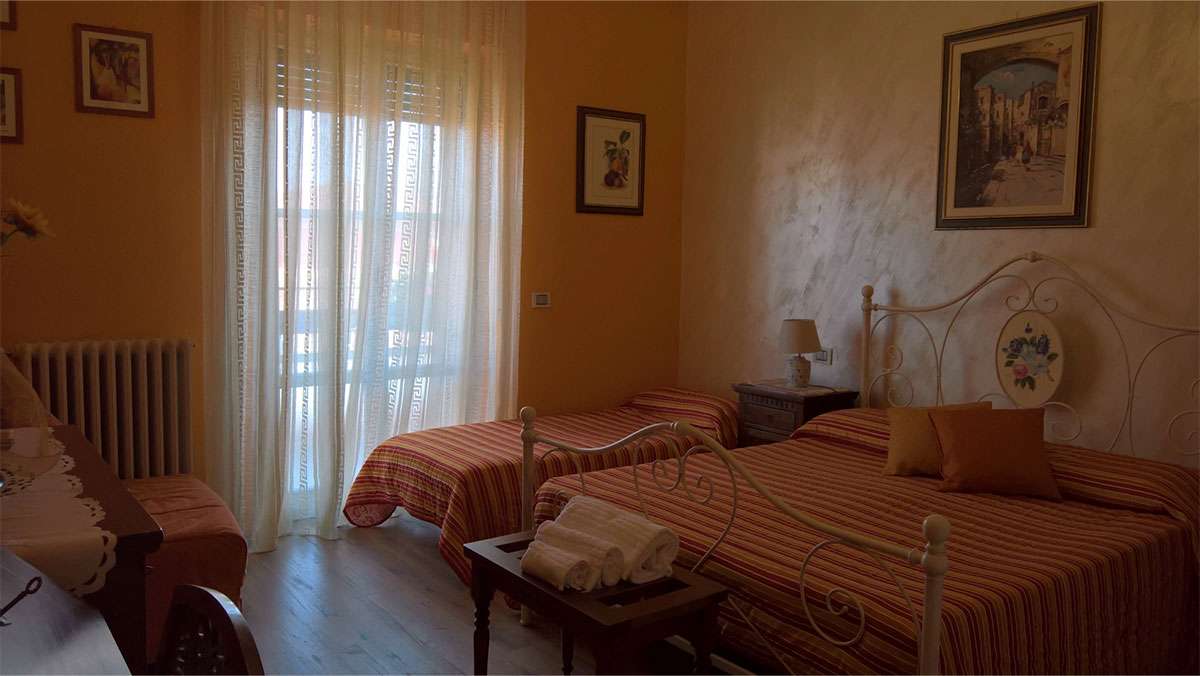 camera-arancio3