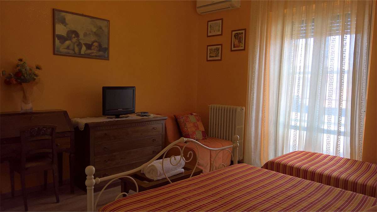 camera-arancio4